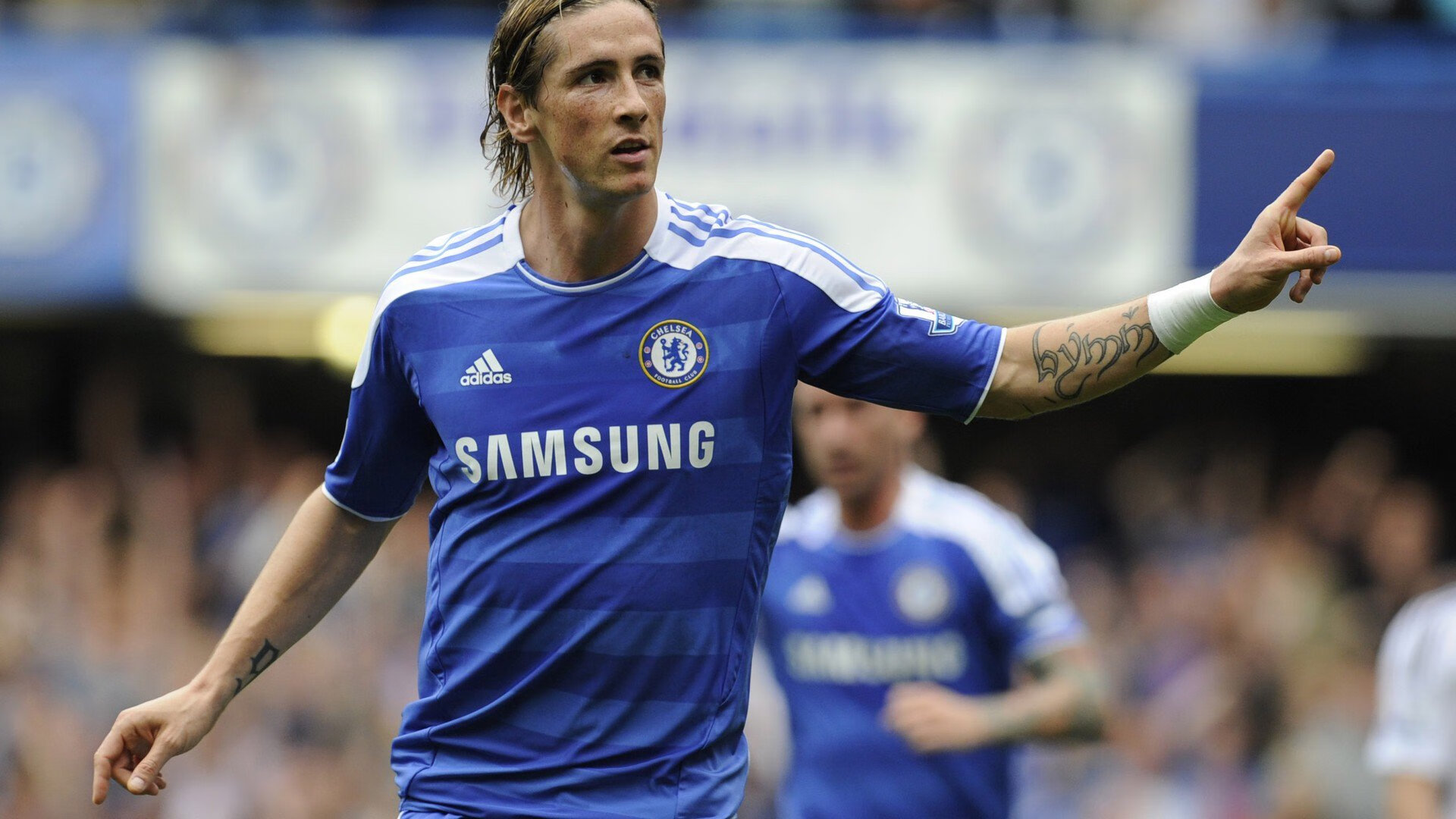 曼联2-2热刺成笑话？拜仁两大神拉满场面更炸，曼联2比1热刺